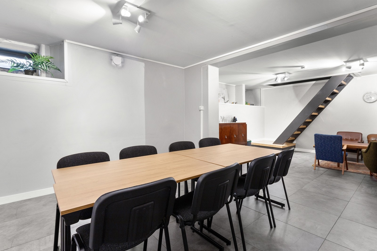 Stor underetasje med mange muligheter. Galleribilde