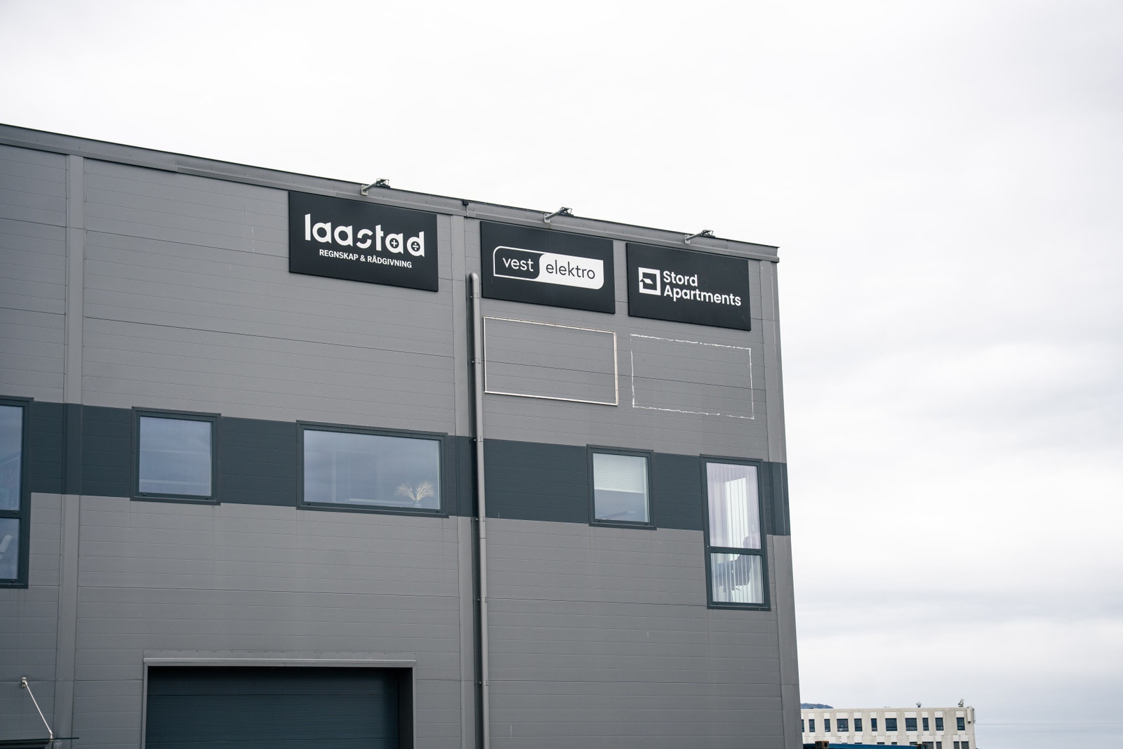 Fasade med mulighet for reklameskilt til din bedrift Galleribilde