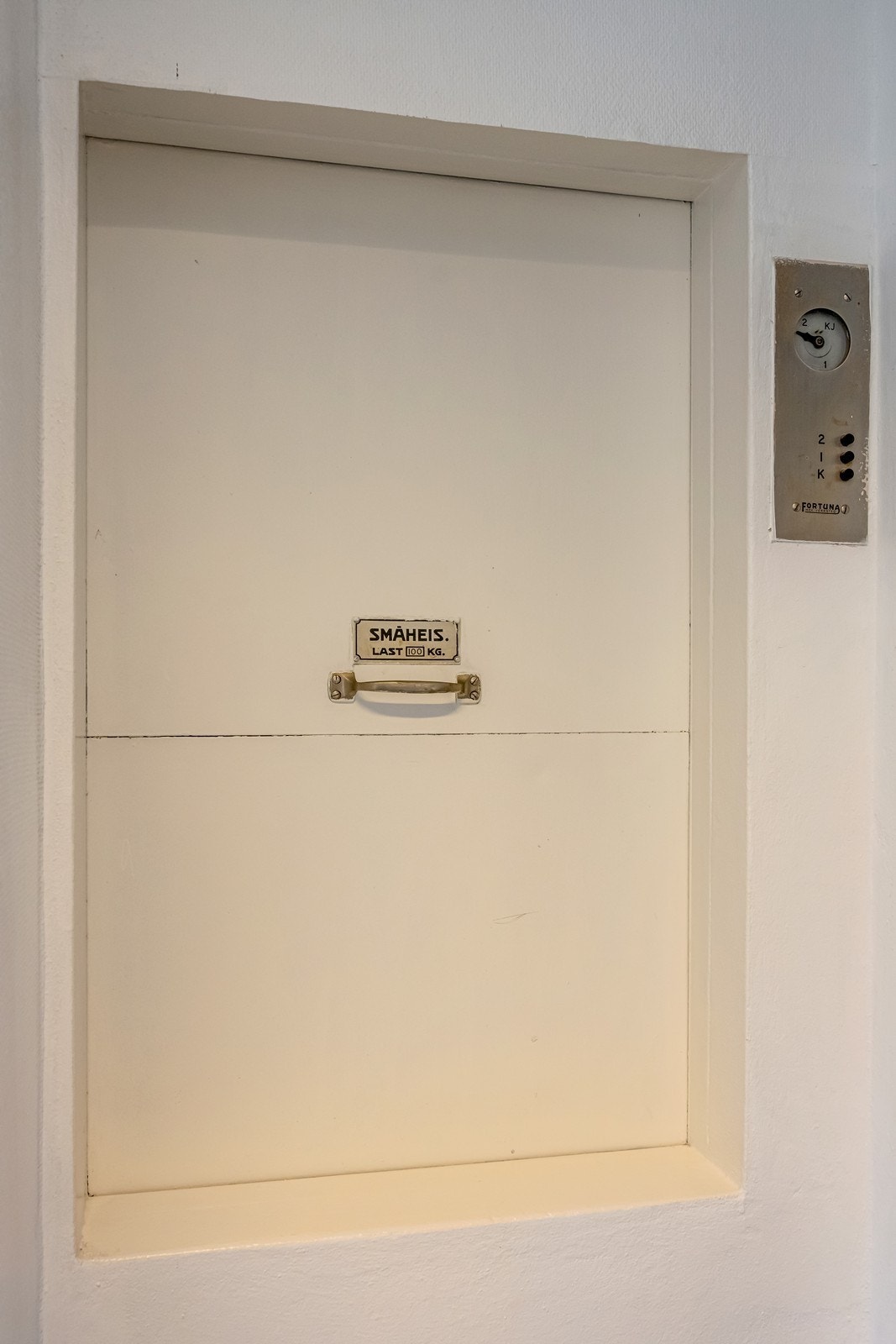 Eldre kjøkkenheis (Ikke i bruk) Galleribilde