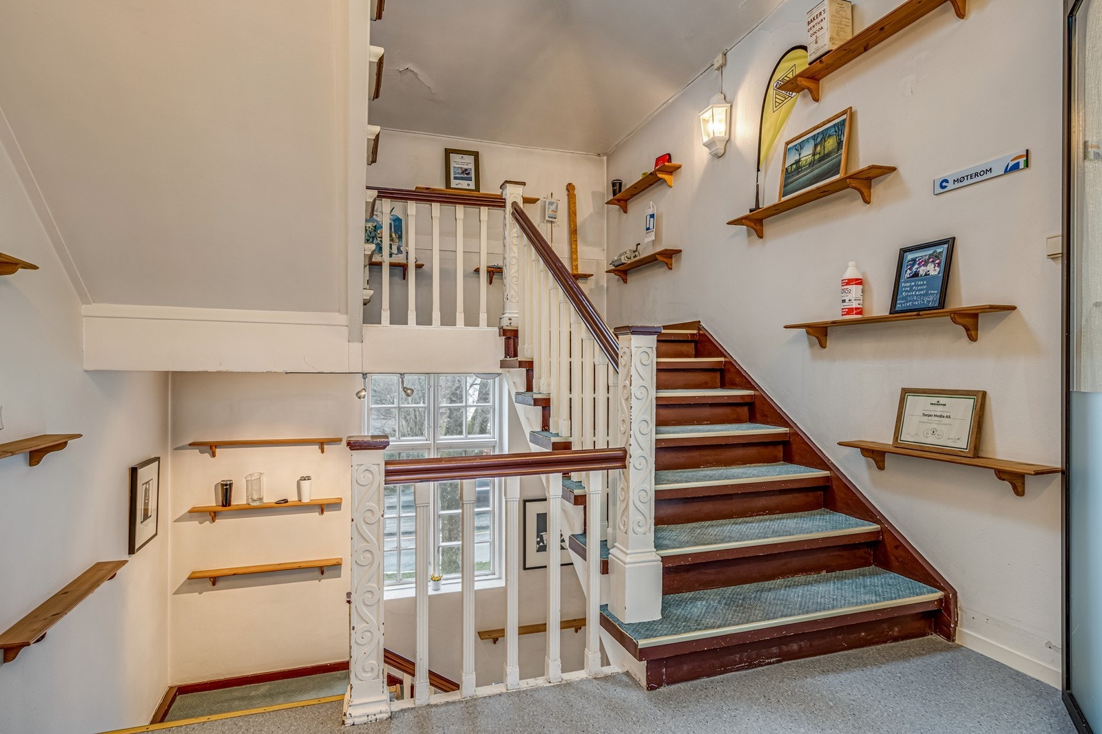 Trapper i bygget hoveddel Galleribilde