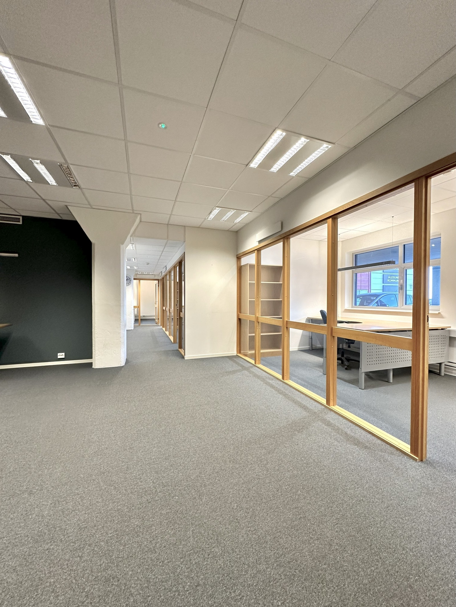 Sosial sone med kontor til høyre Galleribilde