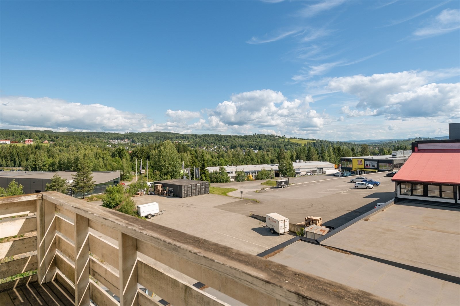 Utsikt fra kontorbygg. Galleribilde