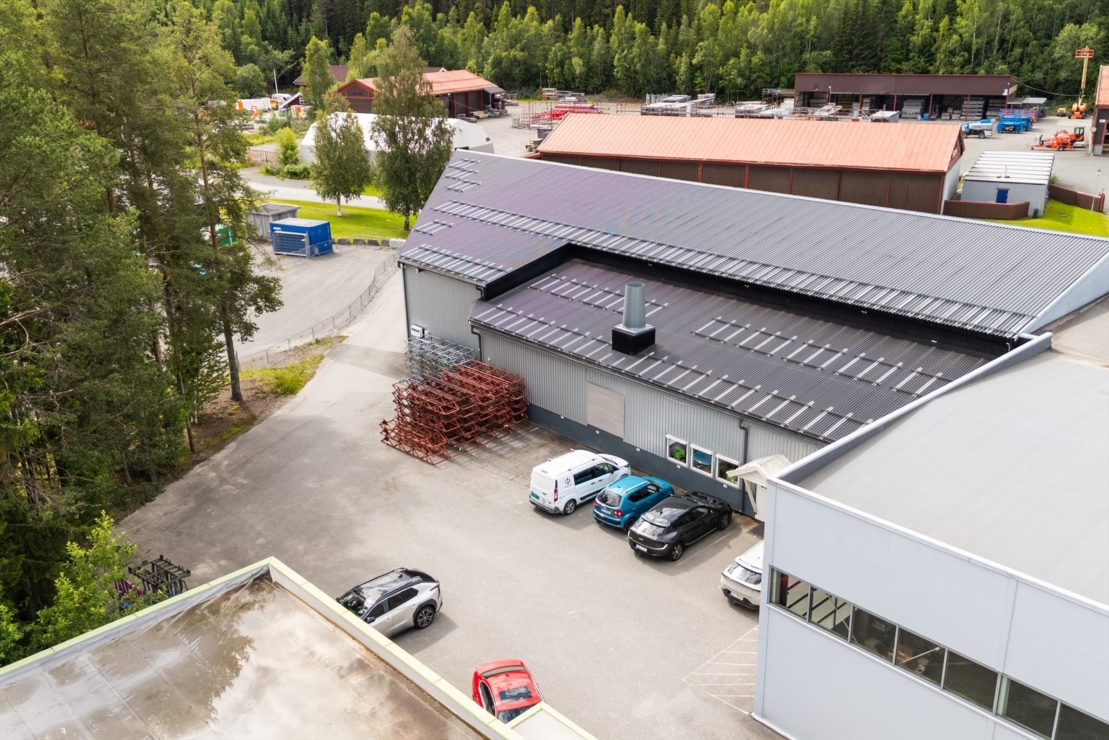 Oversiktsbilde bygningsmasse/parkeringsmuligheter Galleribilde