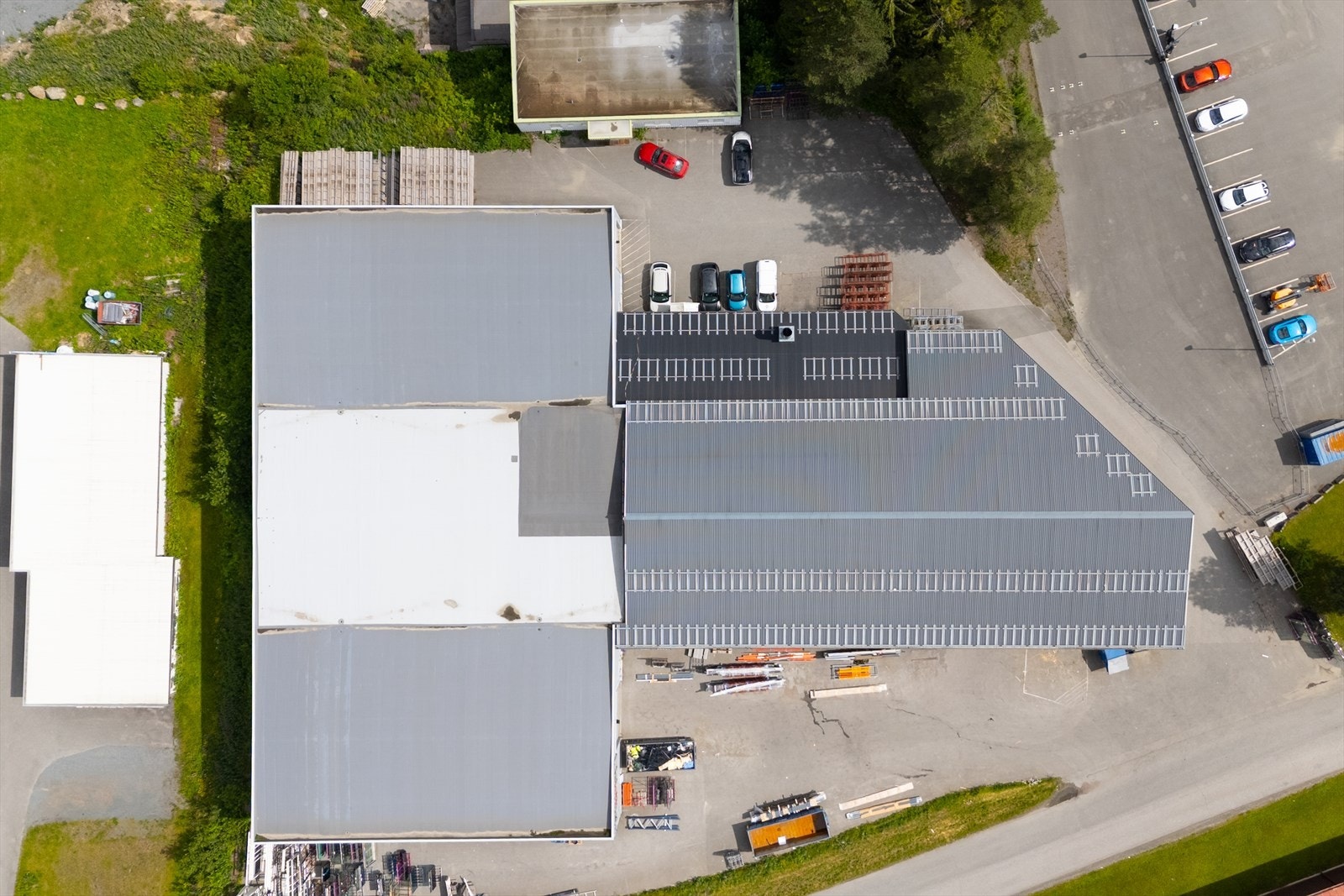 Eiendommen sett fra fugleperspektiv Galleribilde