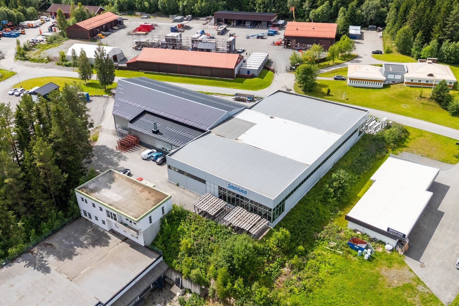 Oversiktsbilde over eiendommen og nærområdet Galleribilde