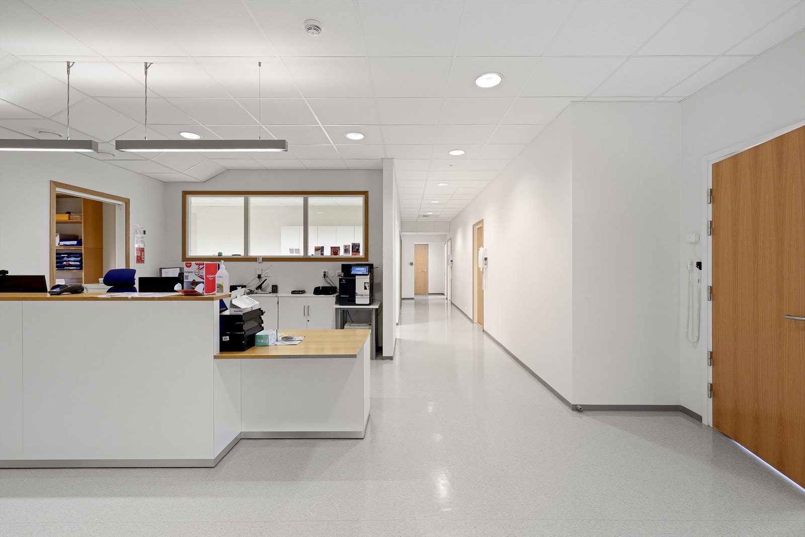 2.etg. i næringsbygget er i dag utleigd til tannlegekontor. Galleribilde