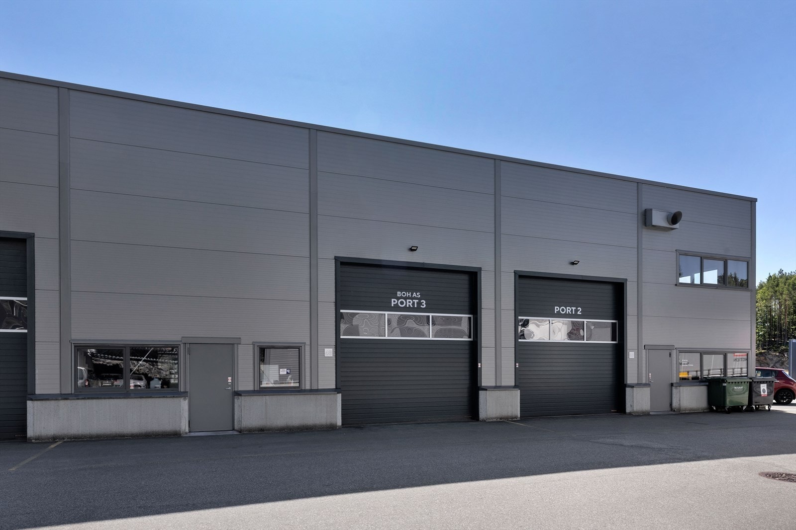 ca 11 meters bredde - lys over port for enkel adkomst i mørket Galleribilde