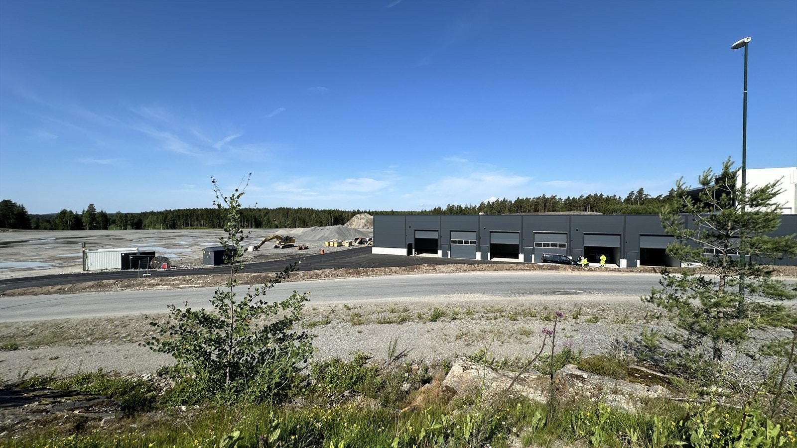 Byggene på nabotomten er ferdigstilt. Galleribilde