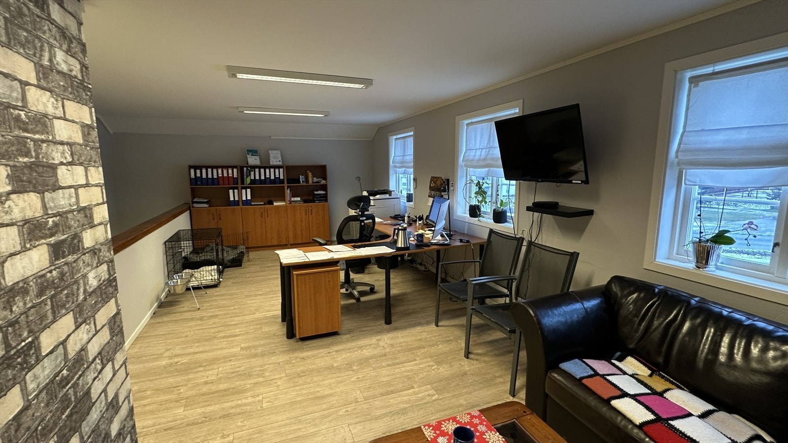 Kontor 2. etg. mot trapp.jpeg Galleribilde