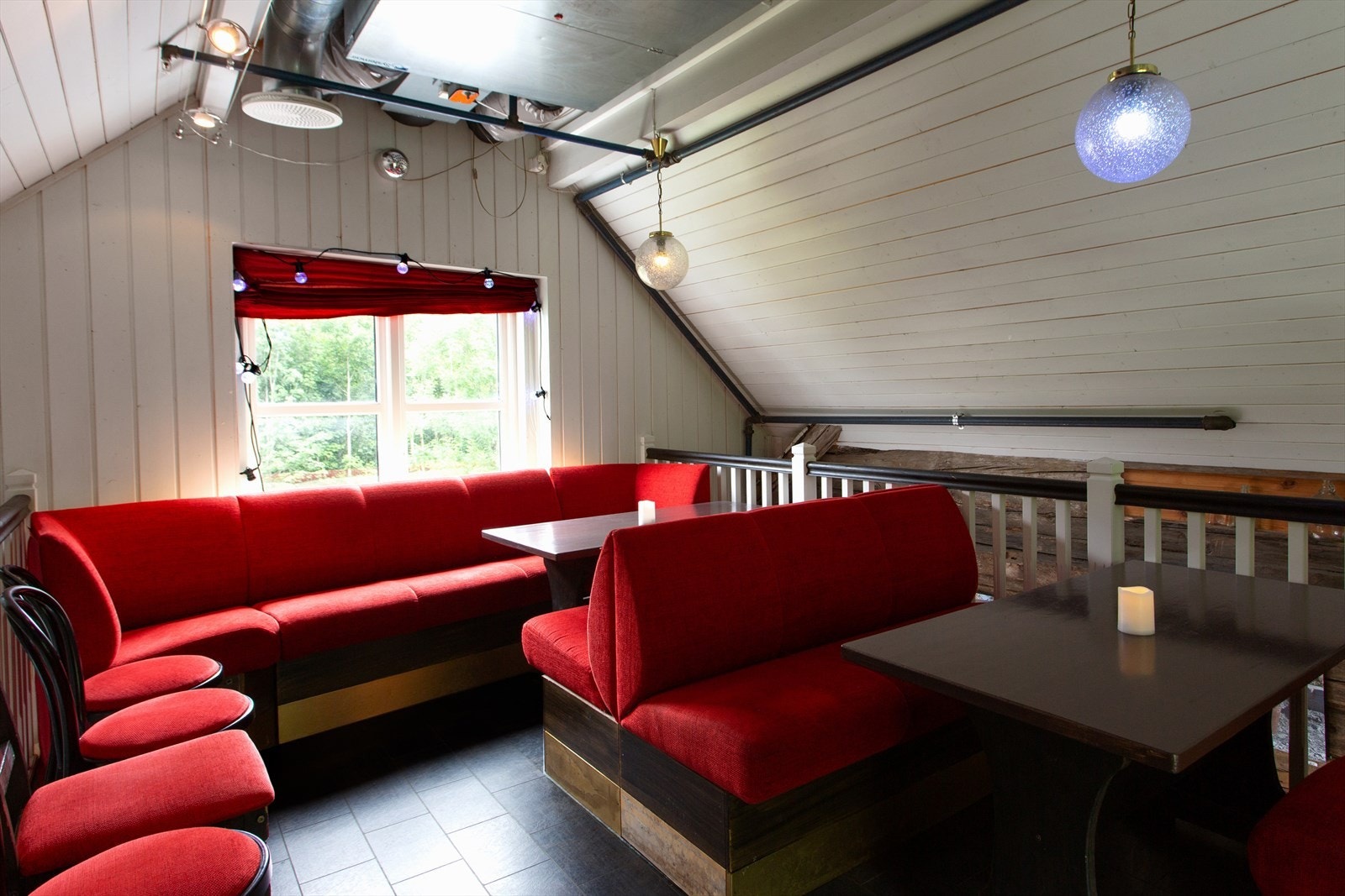 Sitteplasser pub Galleribilde