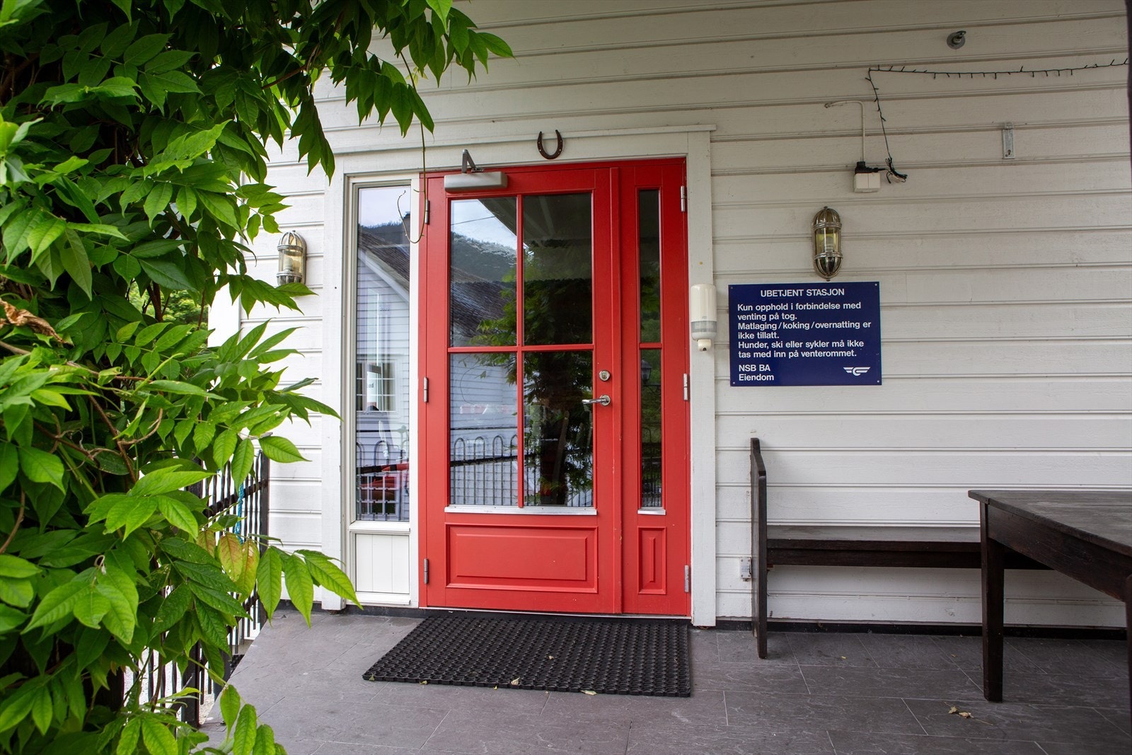 Egen inngang til pub Galleribilde