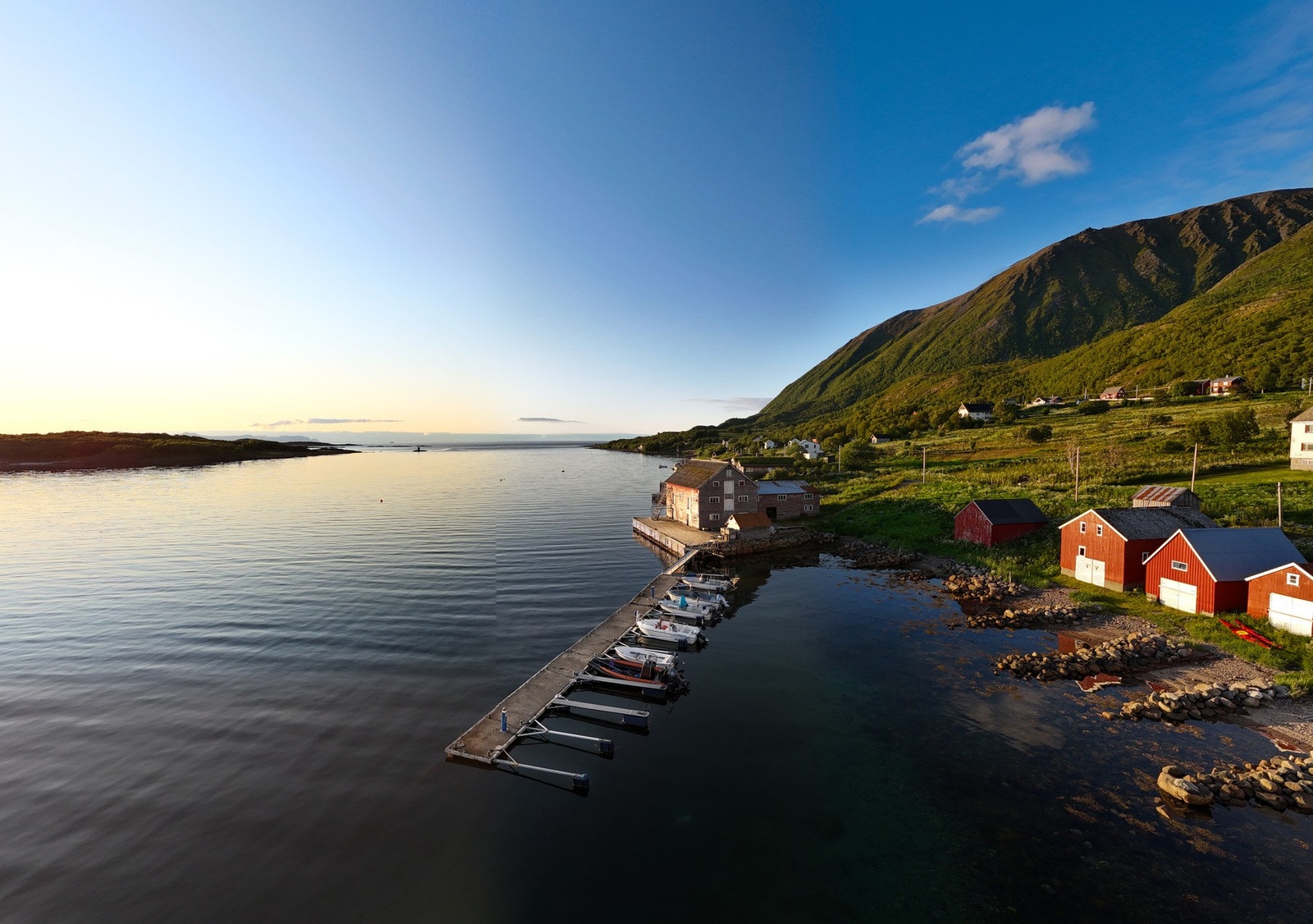 Rasmussenbrygga har en lang historie og har nå godkjenninger for ombygging til turisme/reiseliv Galleribilde