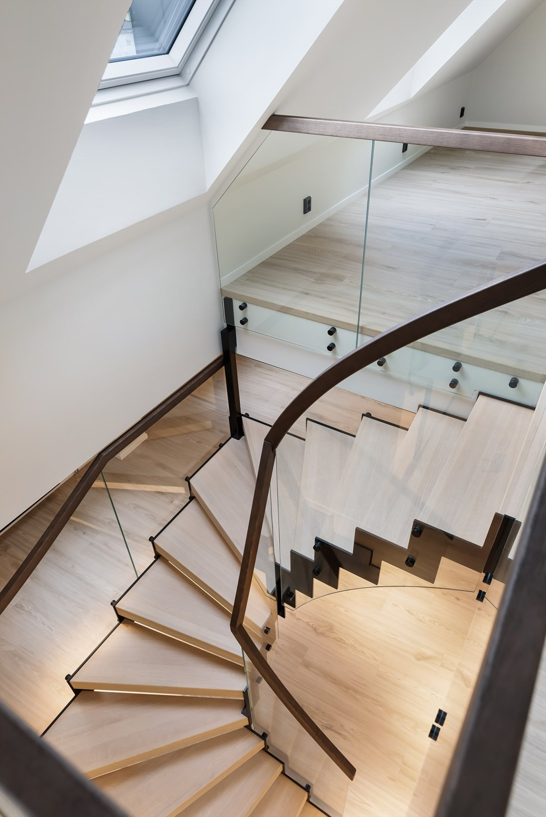Interntrapp som knytter sammen de ledige lokalene i 5. og 6. etg. BTA 388 m².