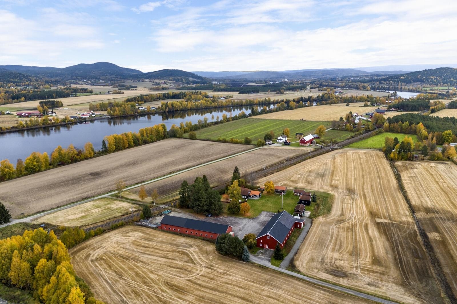 Søndre Disen med 671 daa. fulldyrka og 1.129 daa produktiv skog Galleribilde
