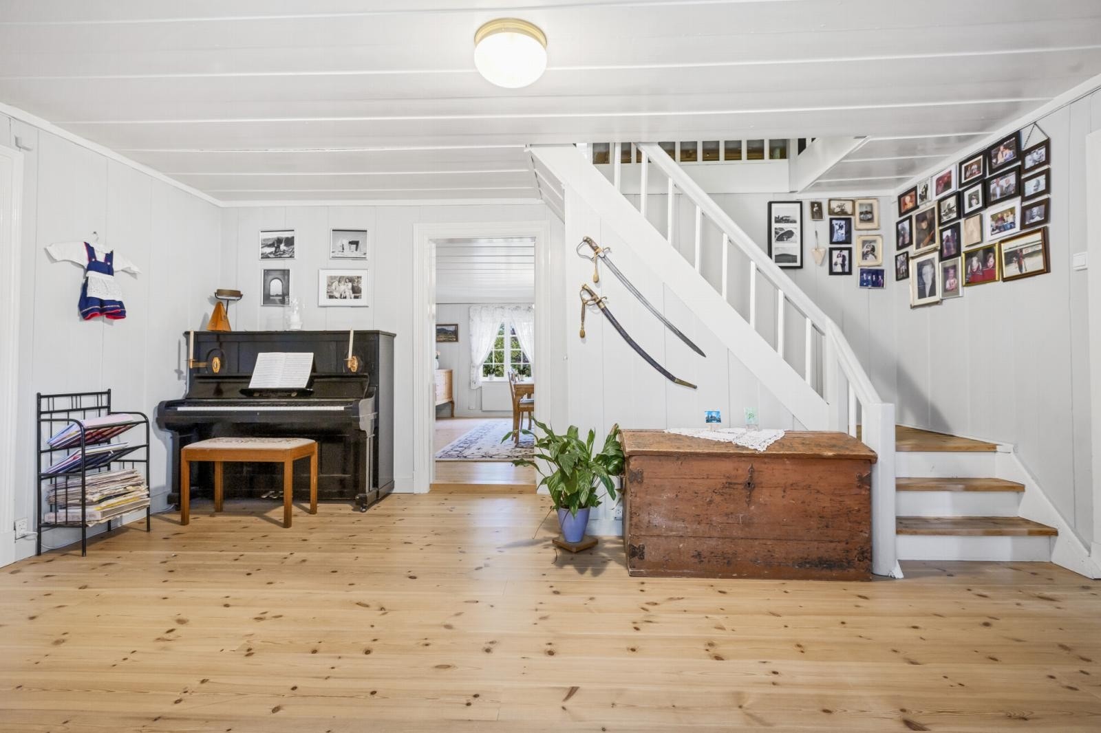 Hall med trapp Galleribilde