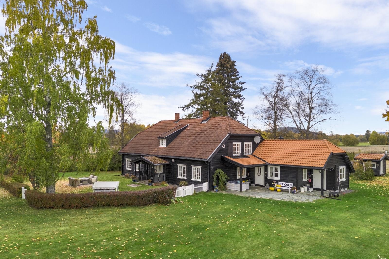 Hovedhuset er stort og innholdsrikt Galleribilde