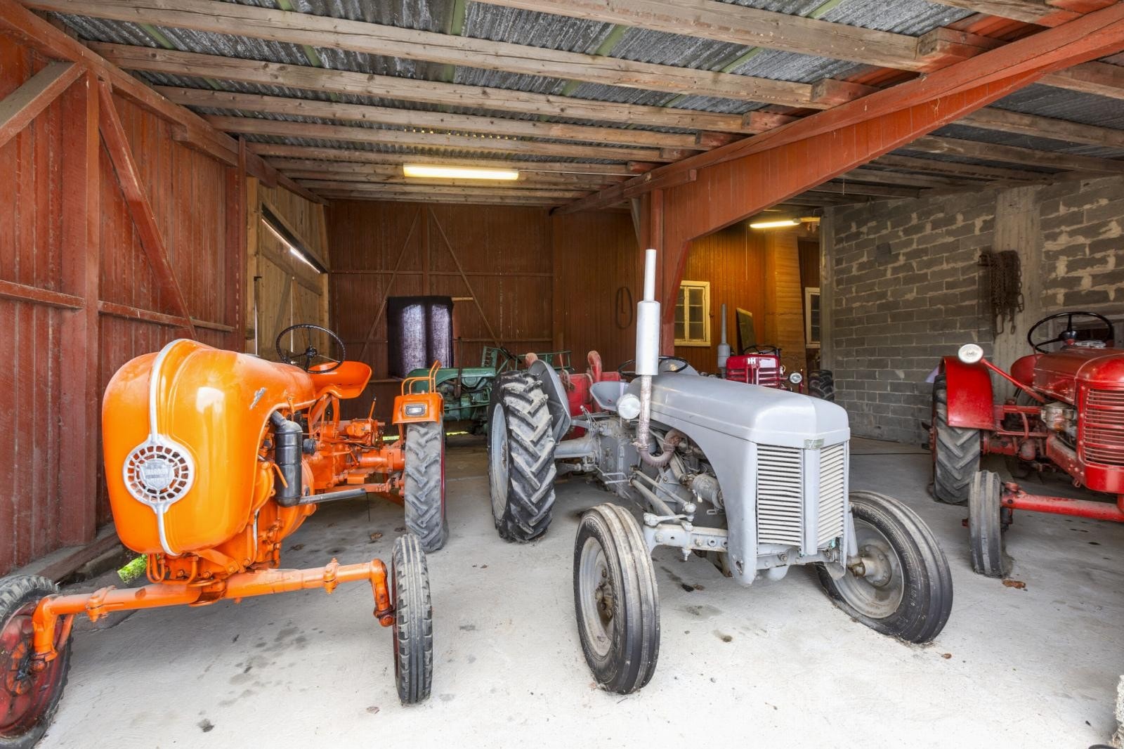 Traktormuseum i låven Galleribilde
