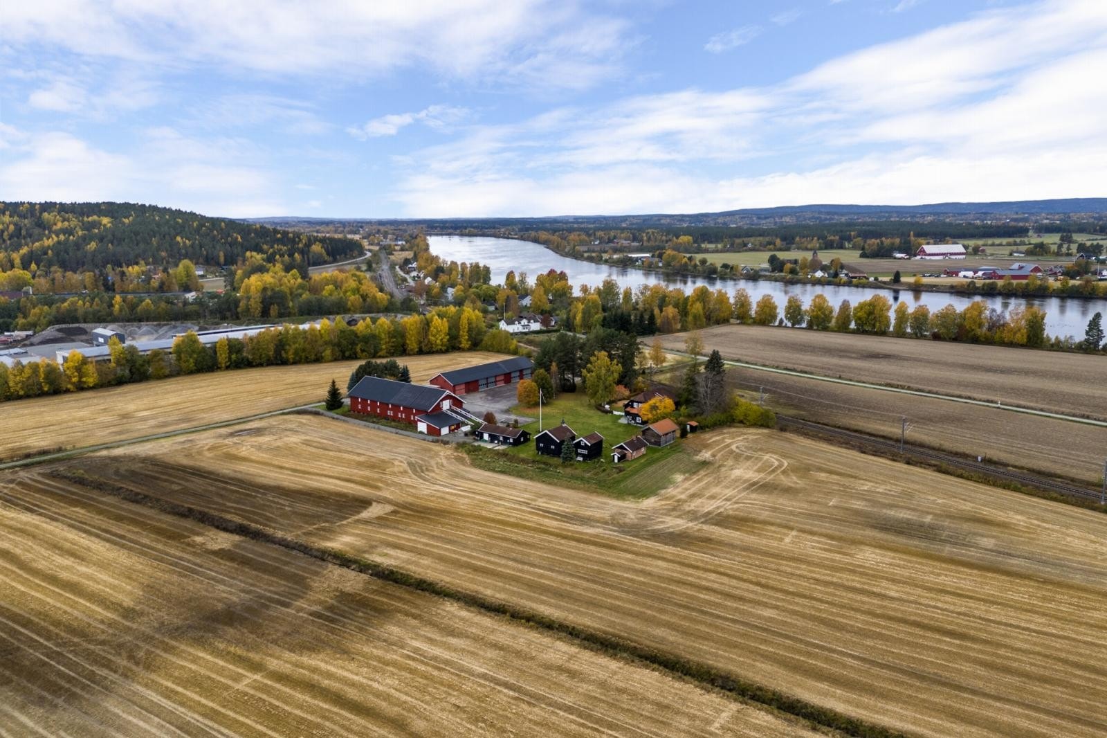 Stor landbrukseiendom på 1.917 daa. Galleribilde