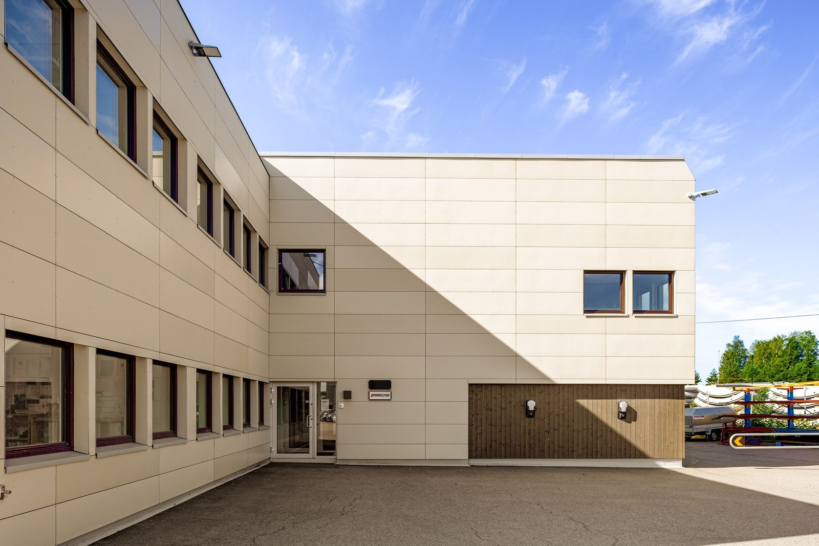 Parkering rett ved inngangen, 2 stk. el-bil ladere medfølger Galleribilde