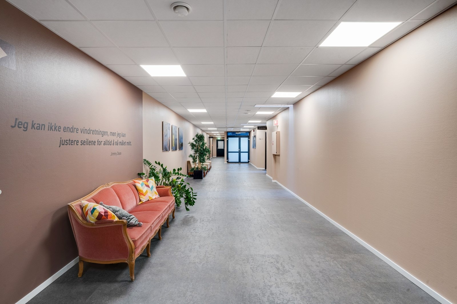 Bygget har nyoppussede og innbydende fellesarealer, med tilgang på loung og møterom Galleribilde