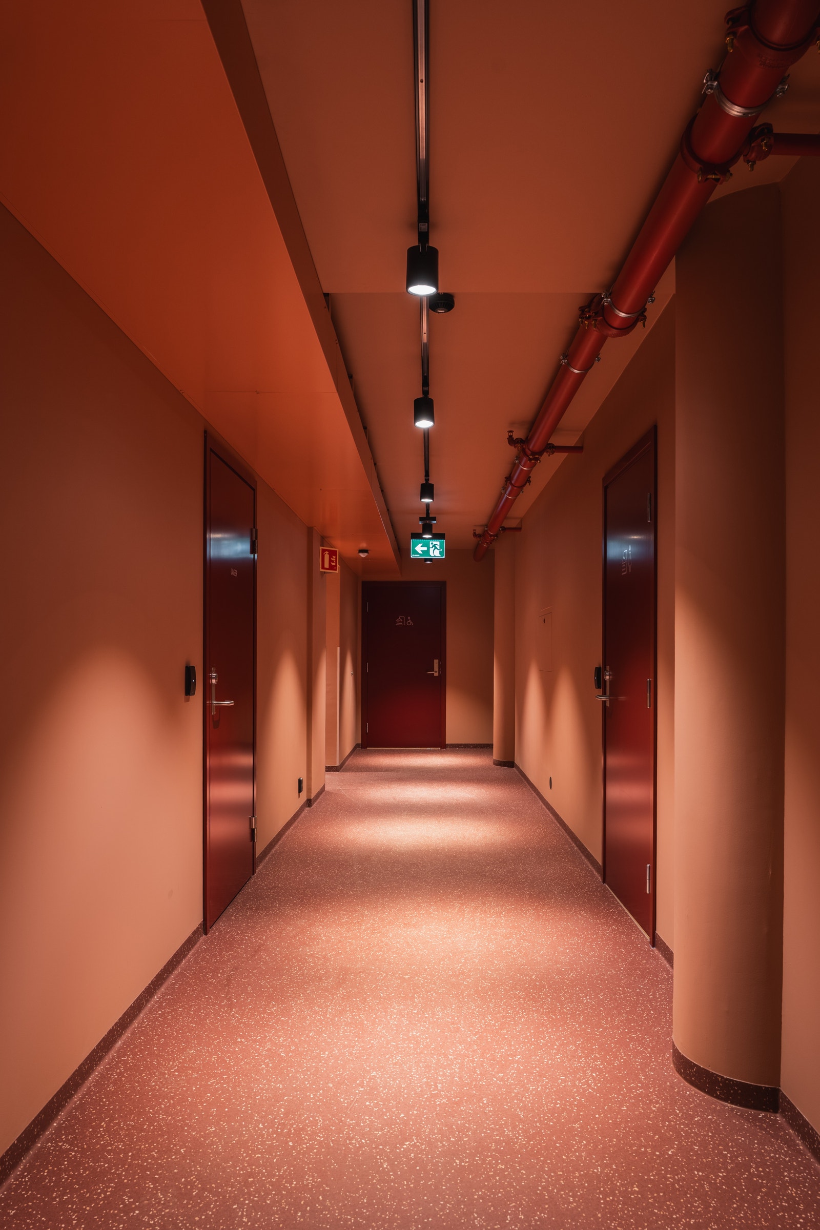 I kjelleren er det etablert splitter nye garderobefasiliteter og sykkelparkering Galleribilde