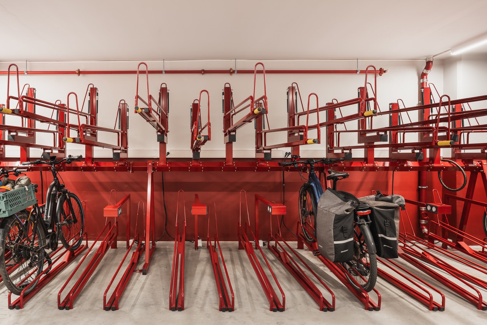 I kjelleren er det etablert splitter nye garderobefasiliteter og sykkelparkering Galleribilde