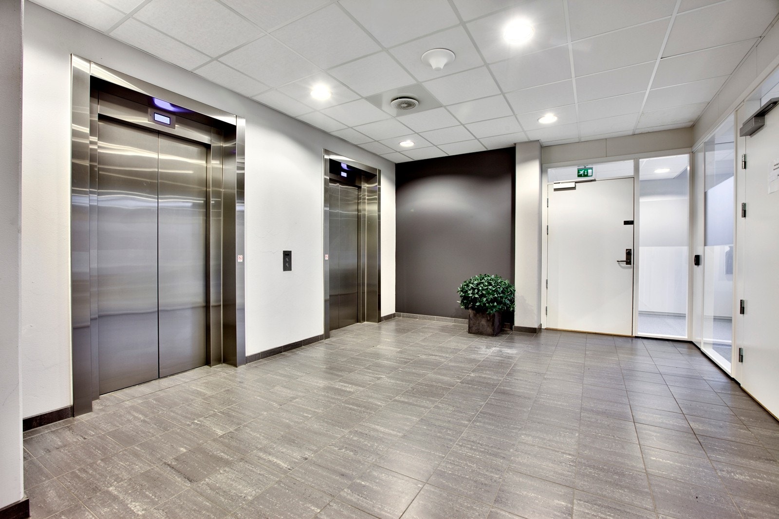 Heis til etasjene Galleribilde