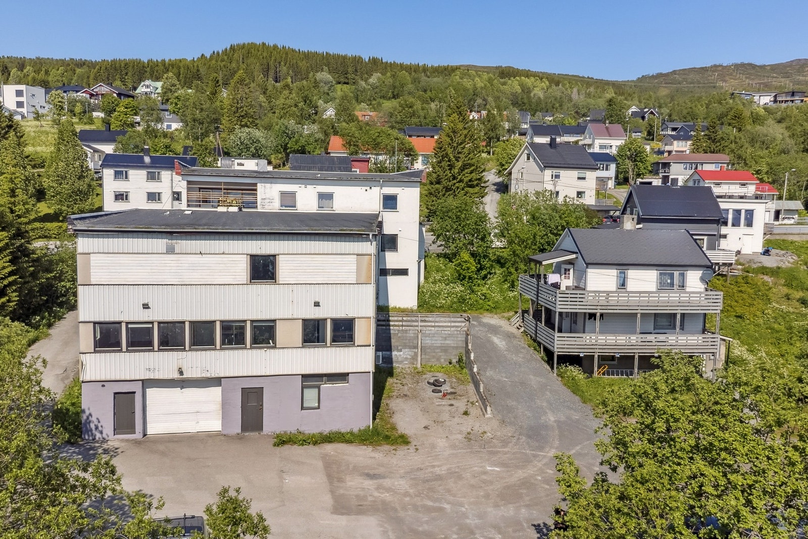 Velkommen til Sandvikveien 77 og Sandvikveien 79 presentert av EiendomsMegler1 Nord-Norge. Galleribilde