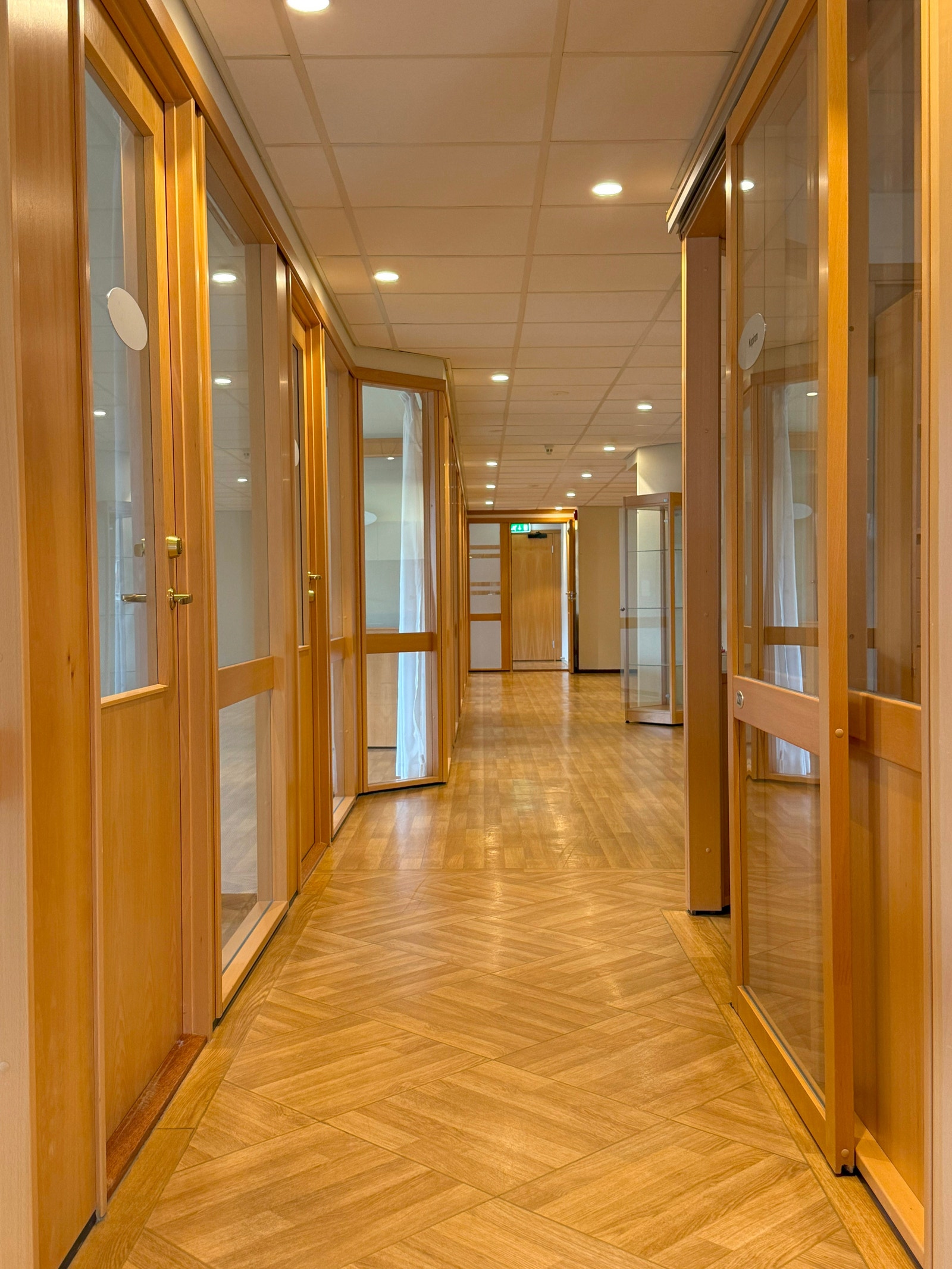 16 egne kontorplasser + møterom Galleribilde