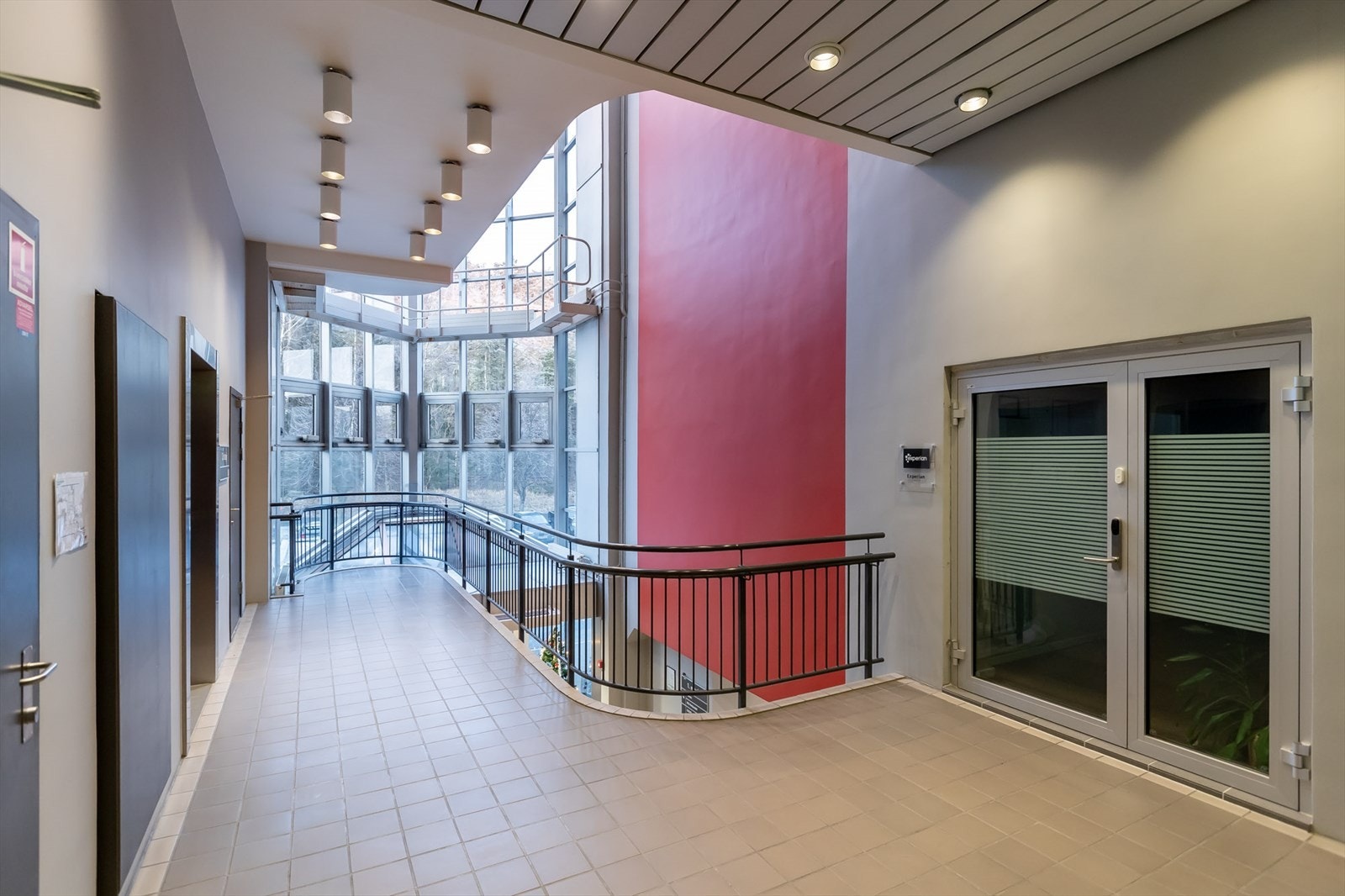 Vålerveien-159, trapperom Galleribilde