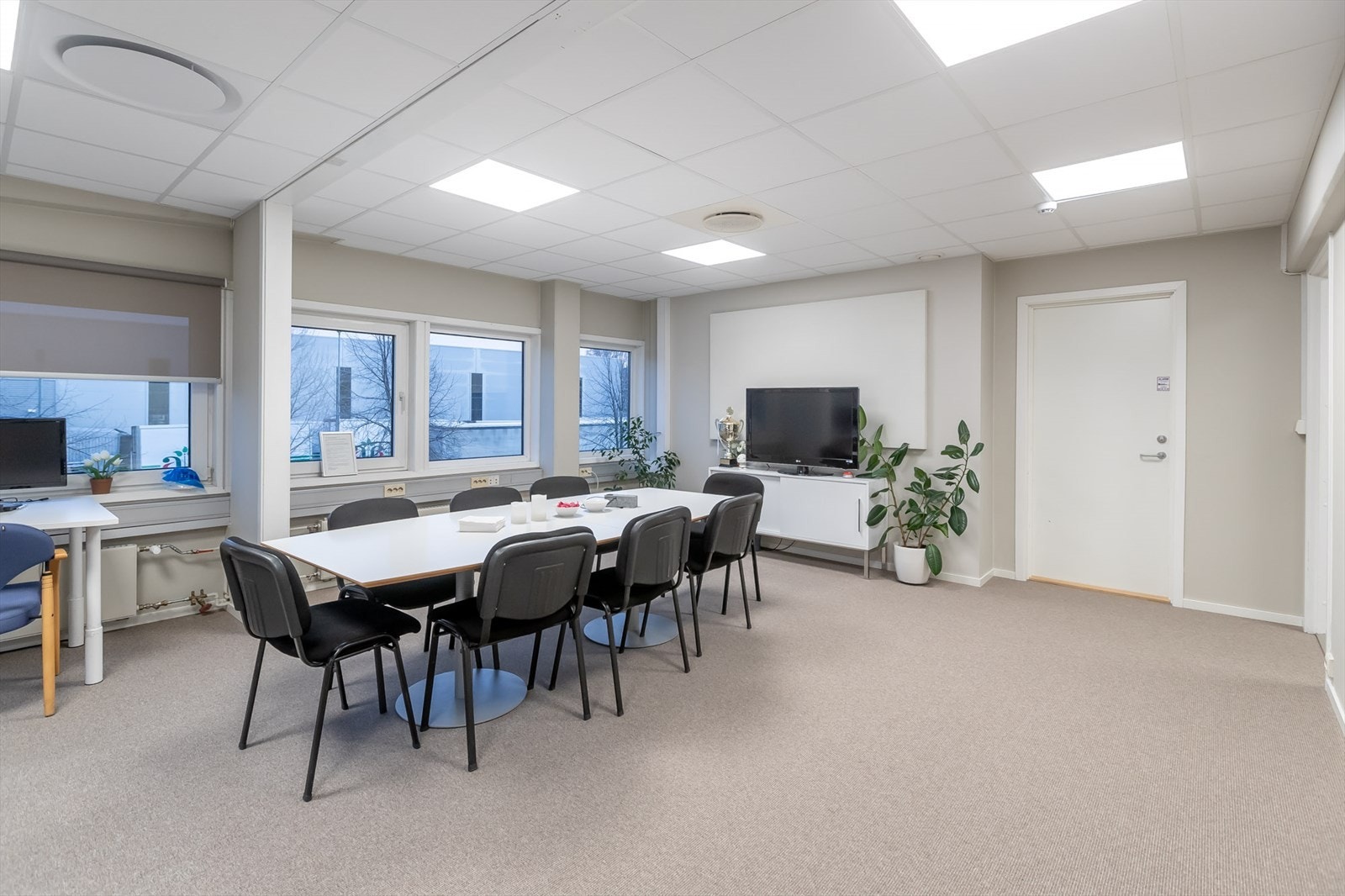 Vålerveien-159, Møterom / spiserom med gjestearbeidsplass Galleribilde