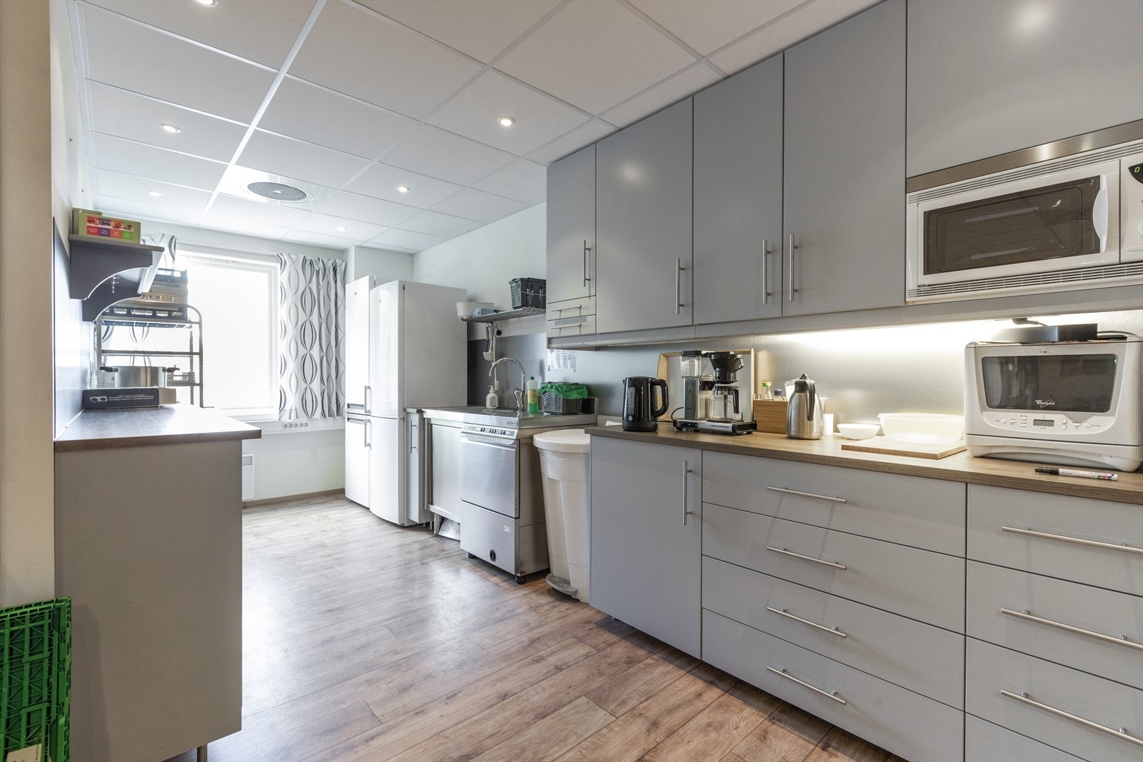 Kjøkken med spiseplass. Galleribilde