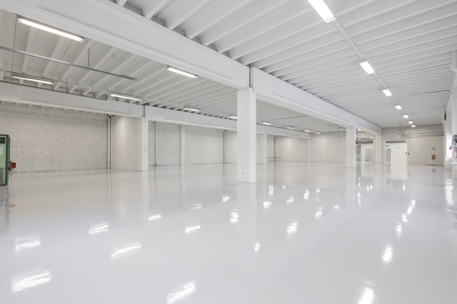 Arealeffektivt med god avstand mellom bærende konstruksjoner. Galleribilde