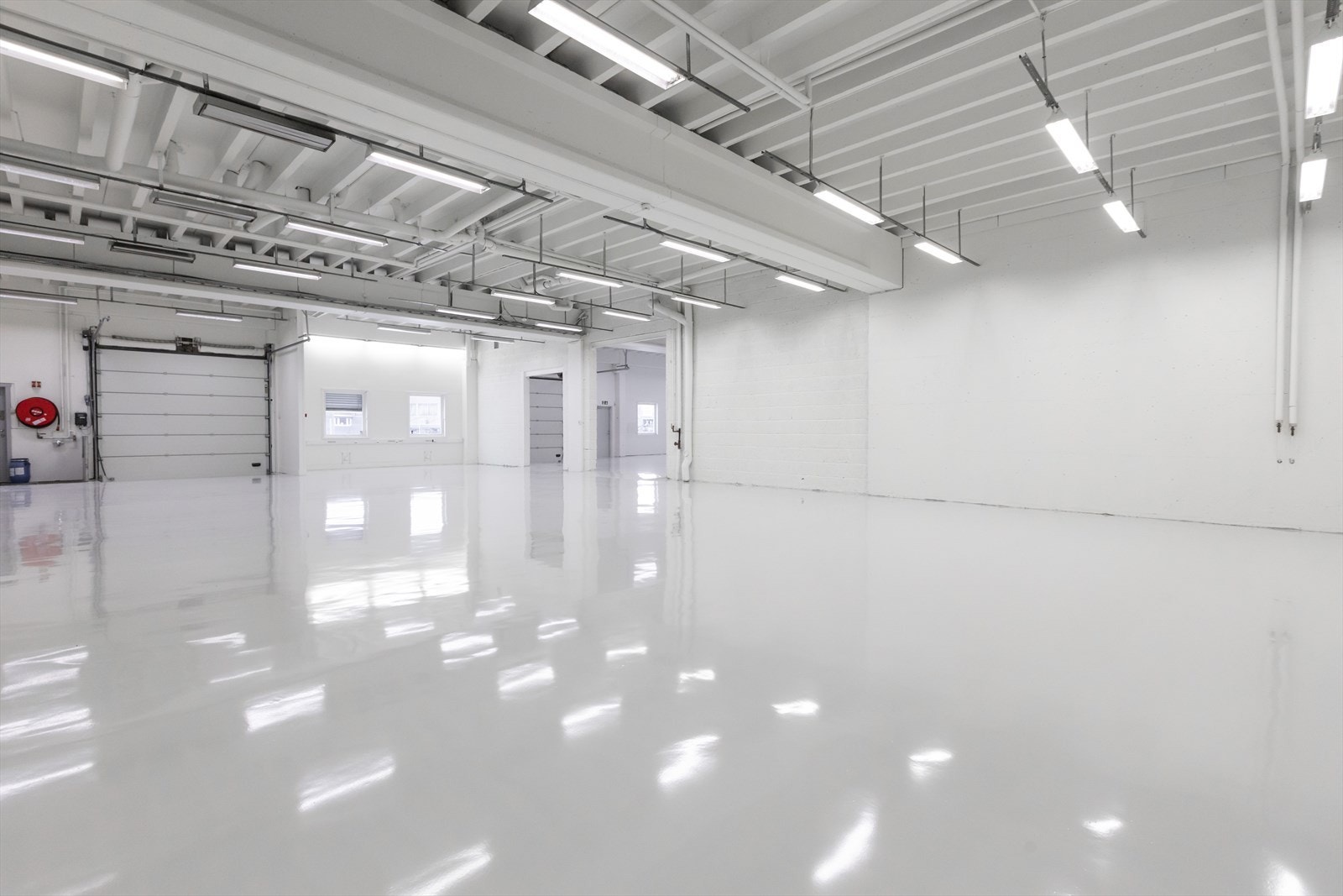 Tilgang til lager/produksjon ved 3 kjøreporter. Galleribilde