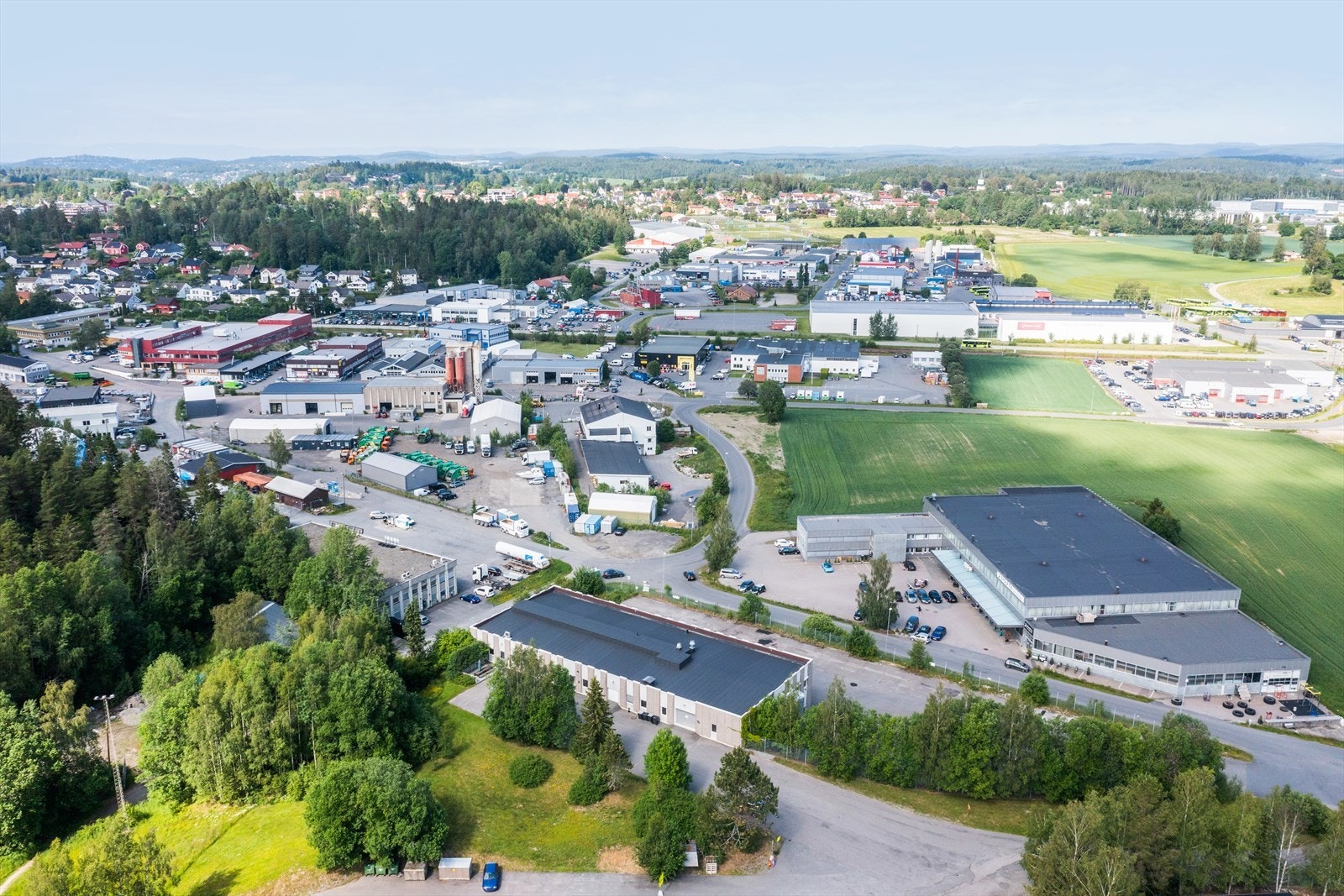 Attraktivt kombinasjonsbygg i veletablert og sentral næringspark. Egner seg til industri-, produksjon- og håndverksbedrifter. Galleribilde