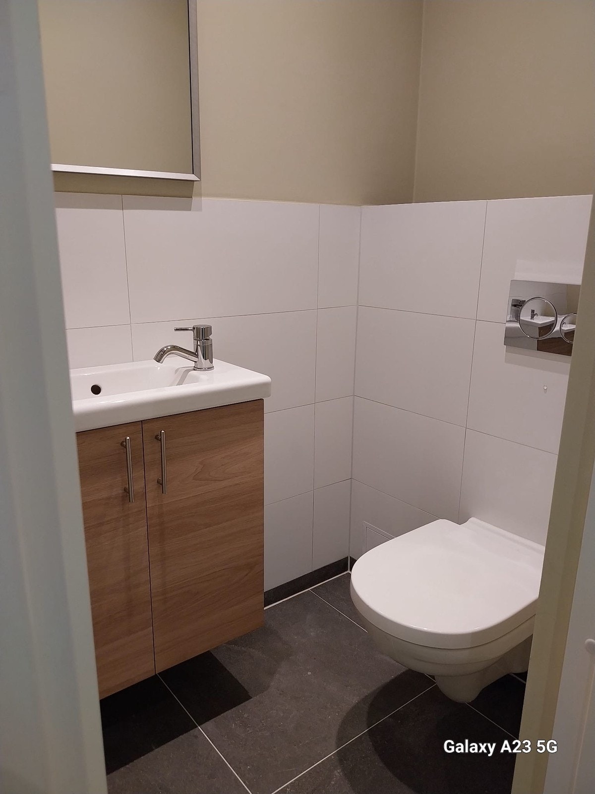 Fint oppuset toalettrom Galleribilde