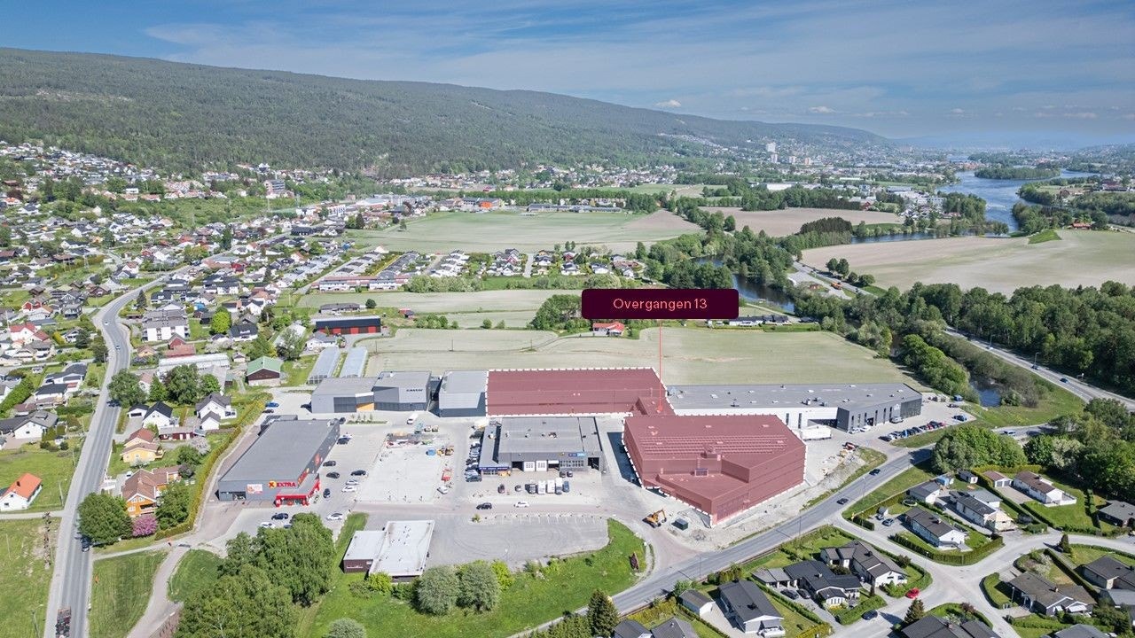 Eiendommen ligger sentralt plassert i Herstrøm Næringspark med andre leietakere som Arctic Trucks, Bulder, Castor og Coop Extra. Galleribilde