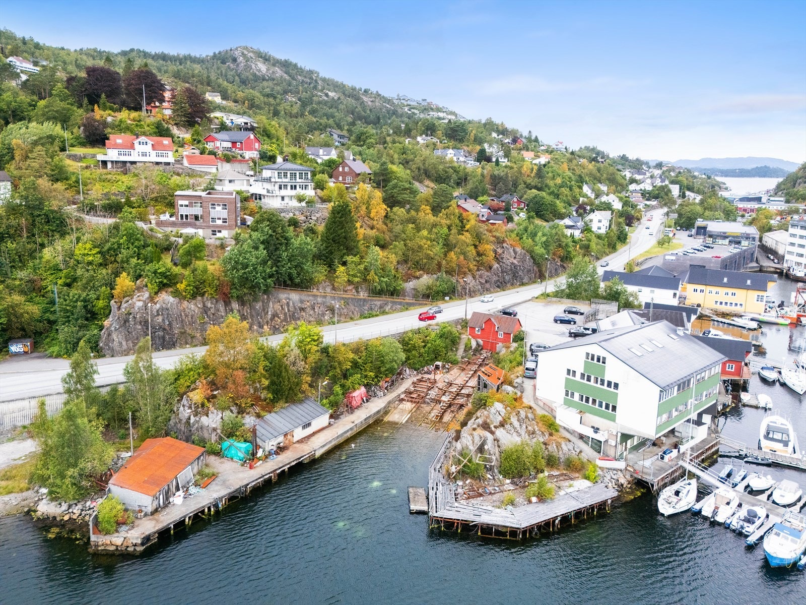 Florvåg Slipp, i hjertet av Florvåg på Askøy. Galleribilde