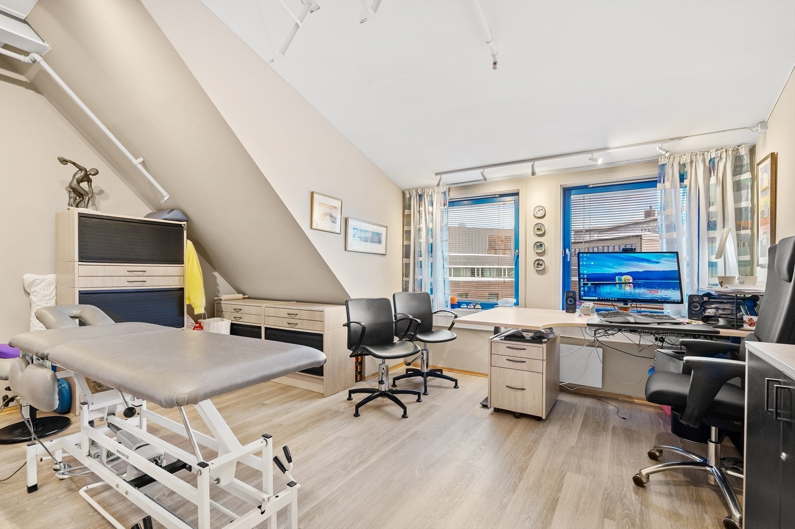 Romslige lyse kontorlokaler. Galleribilde