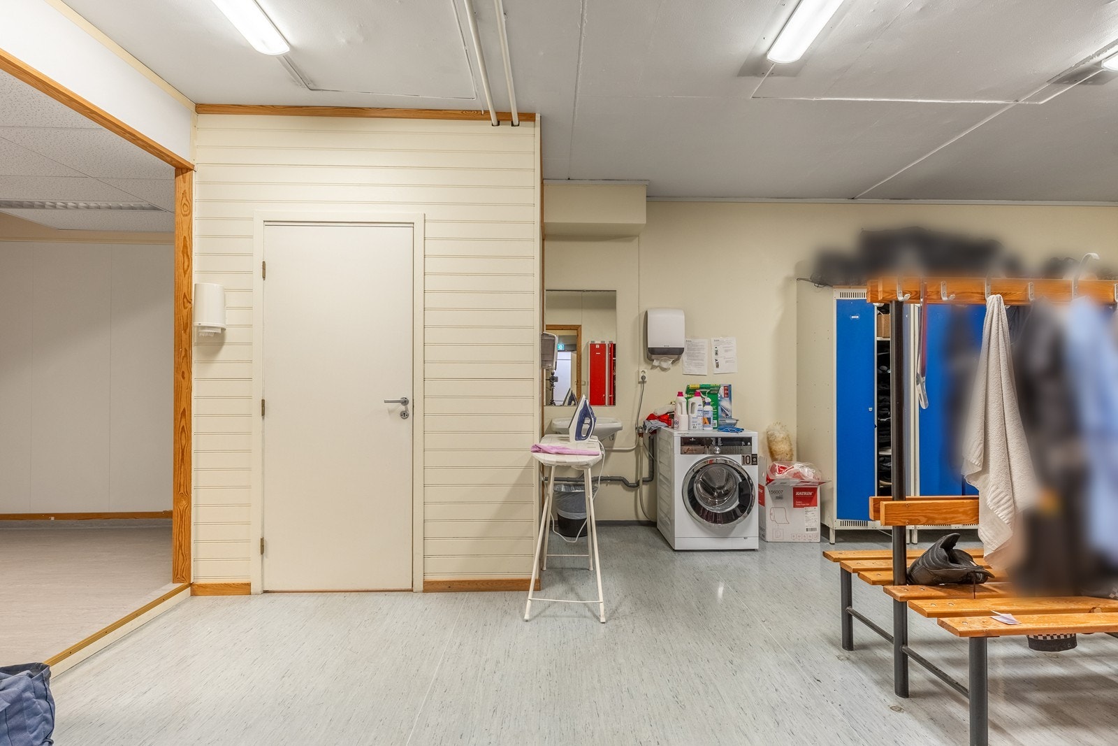 Garderobe. Galleribilde