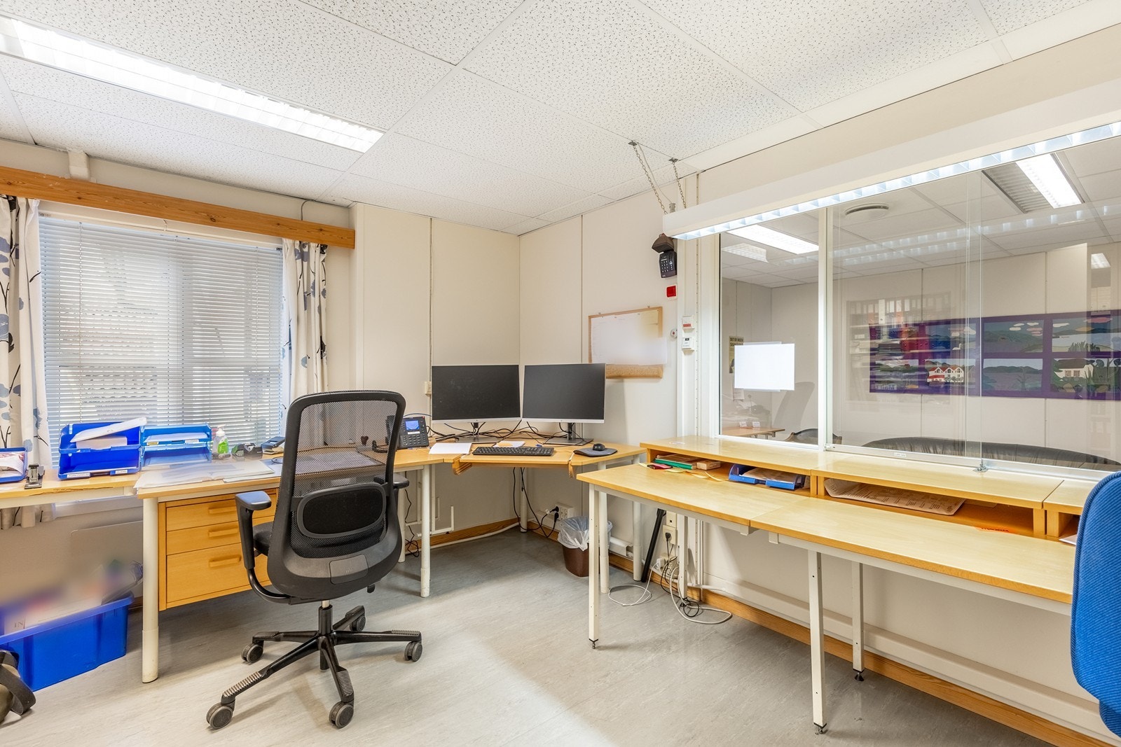 Kontor/resepsjon. Galleribilde