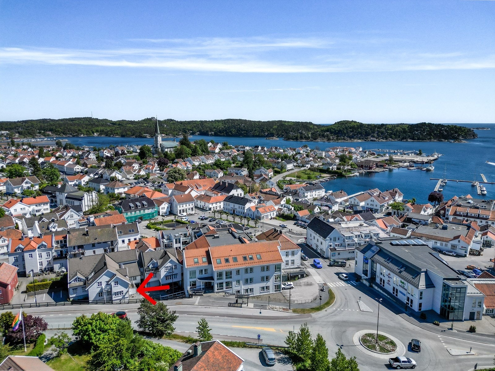 Eiendomsmegler Norge Næring har gleden av å presentere for salg en attraktiv næringsseksjon på ca. 670 m2. Galleribilde