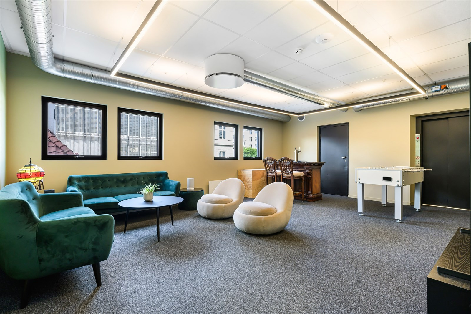 Sosialsone skjermet fra arbeidsstasjoner i 2. etg. BTA ca. 300 m².