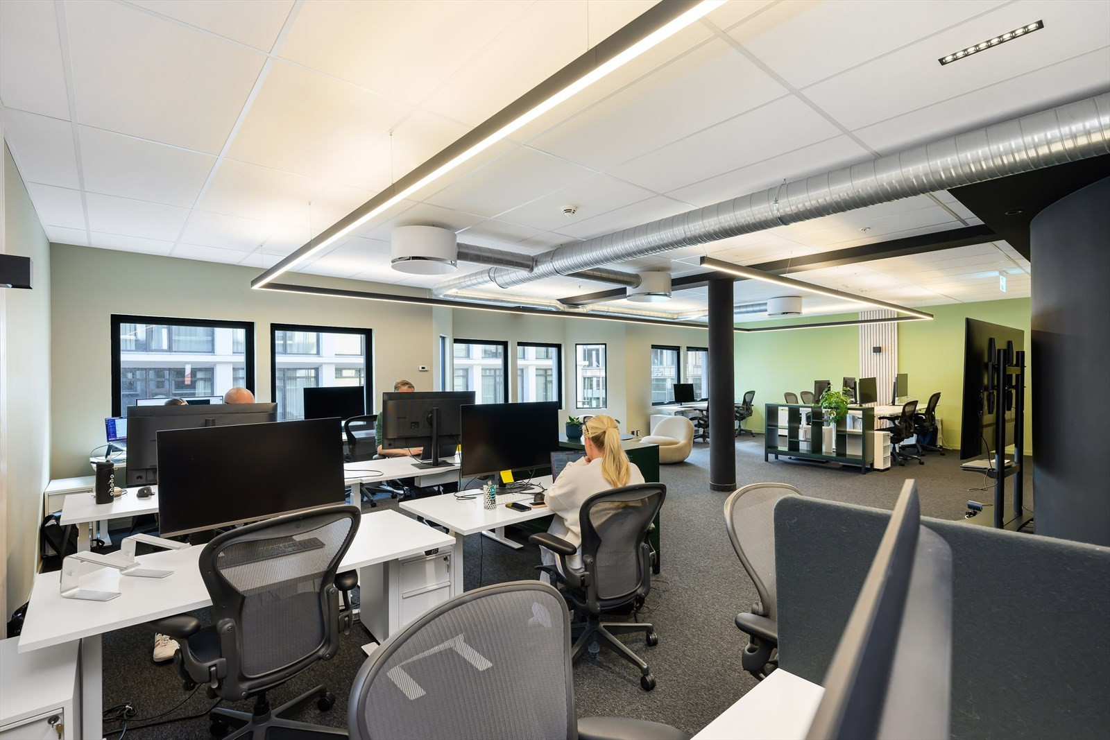 Lokalene i 2. etg. er innredet med landskap, møterom, sosial sone og kjøkken. BTA ca. 300 m².