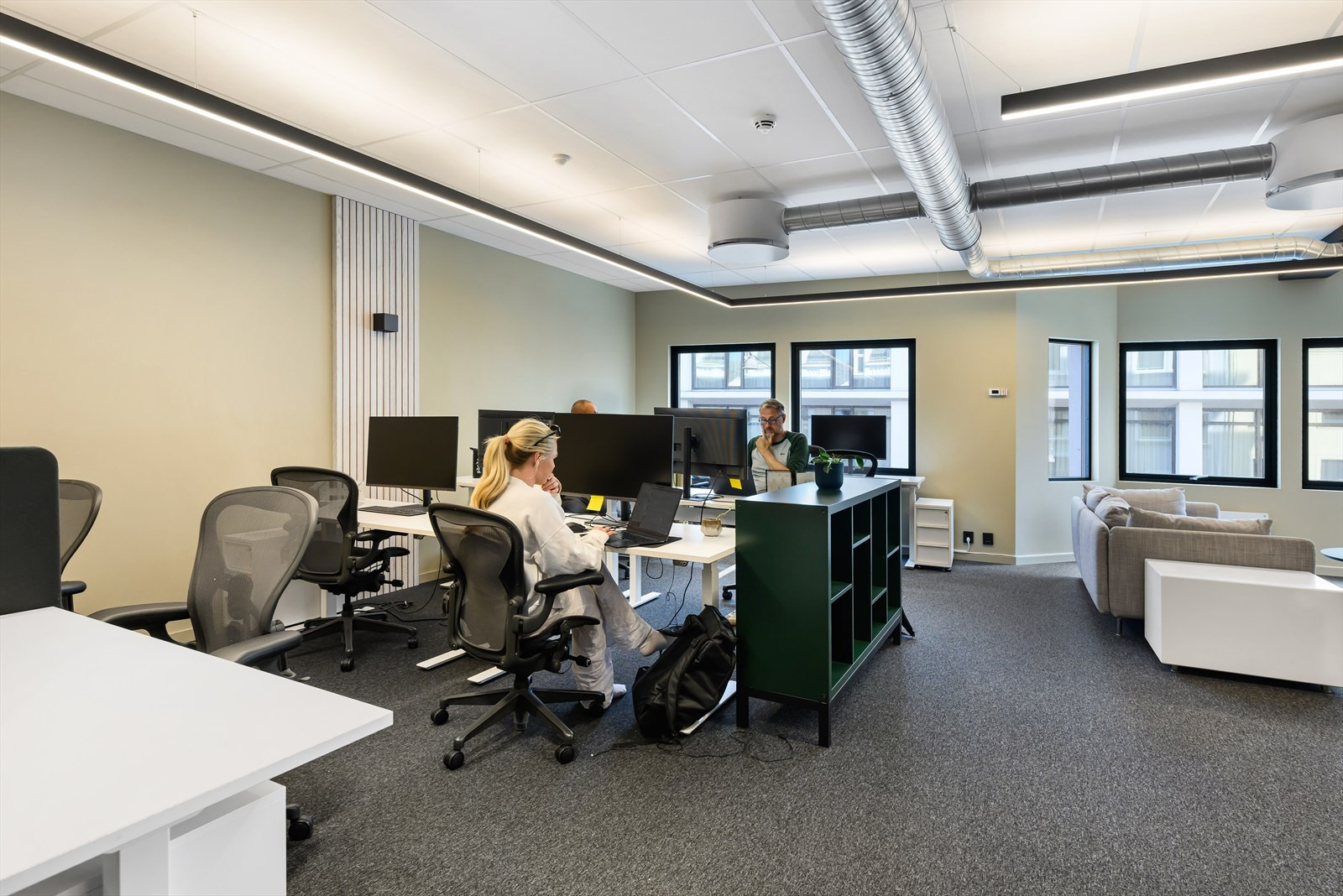 Lokalene i 2. etg. er innredet med landskap, møterom, sosial sone og kjøkken. BTA ca. 300 m².