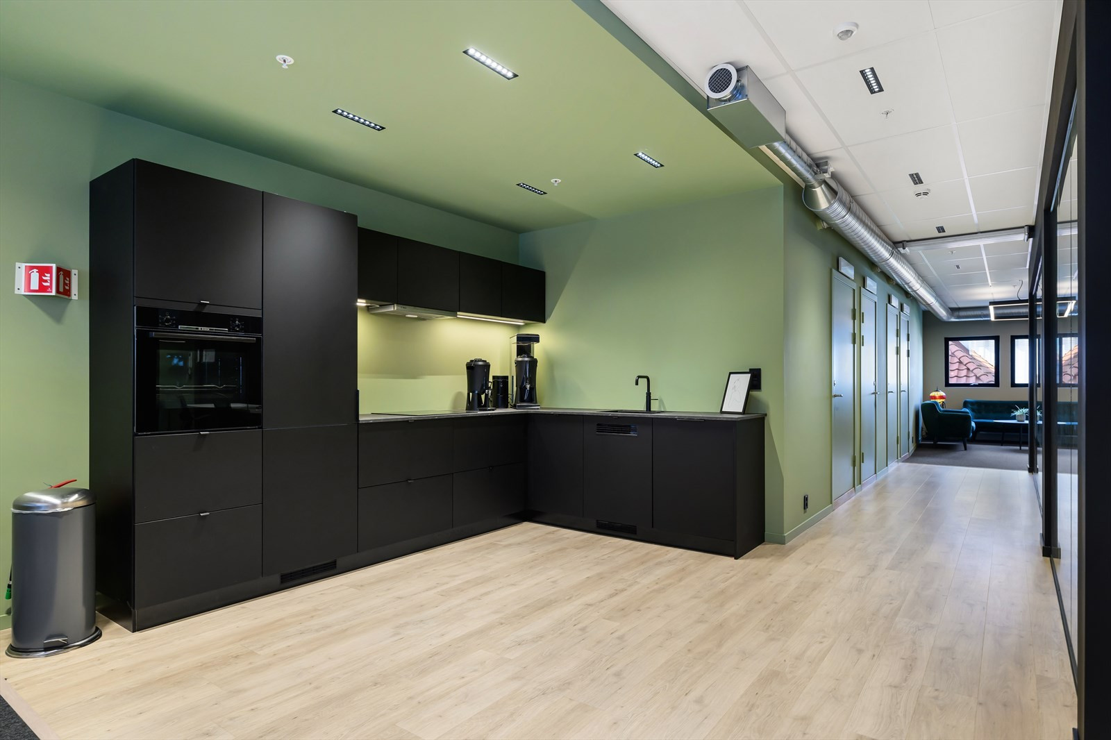 Nytt og moderne kjøkken i lokalene i 2. etg. BTA Ca. 300 m².