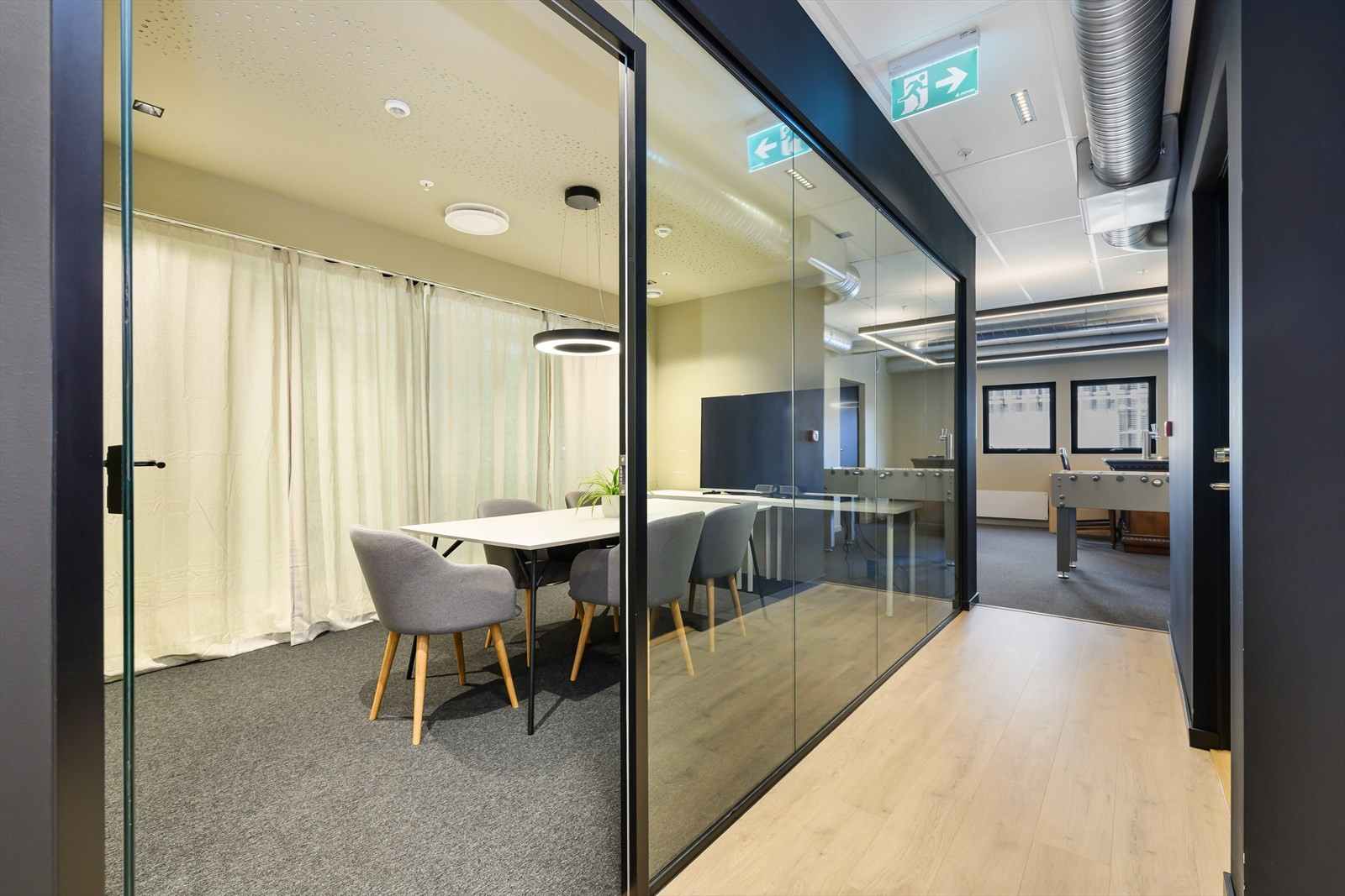 Representative og moderne møterom i 2.etg. BTA ca. 300 m².