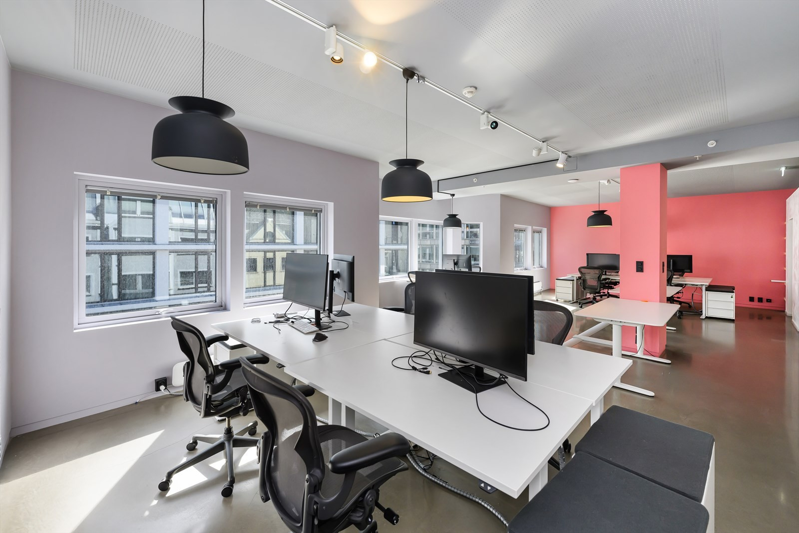Lokalene i 4. etg. er innredet med landskap, møterom, sosial sone og kjøkken. BTA ca. 300 m².
