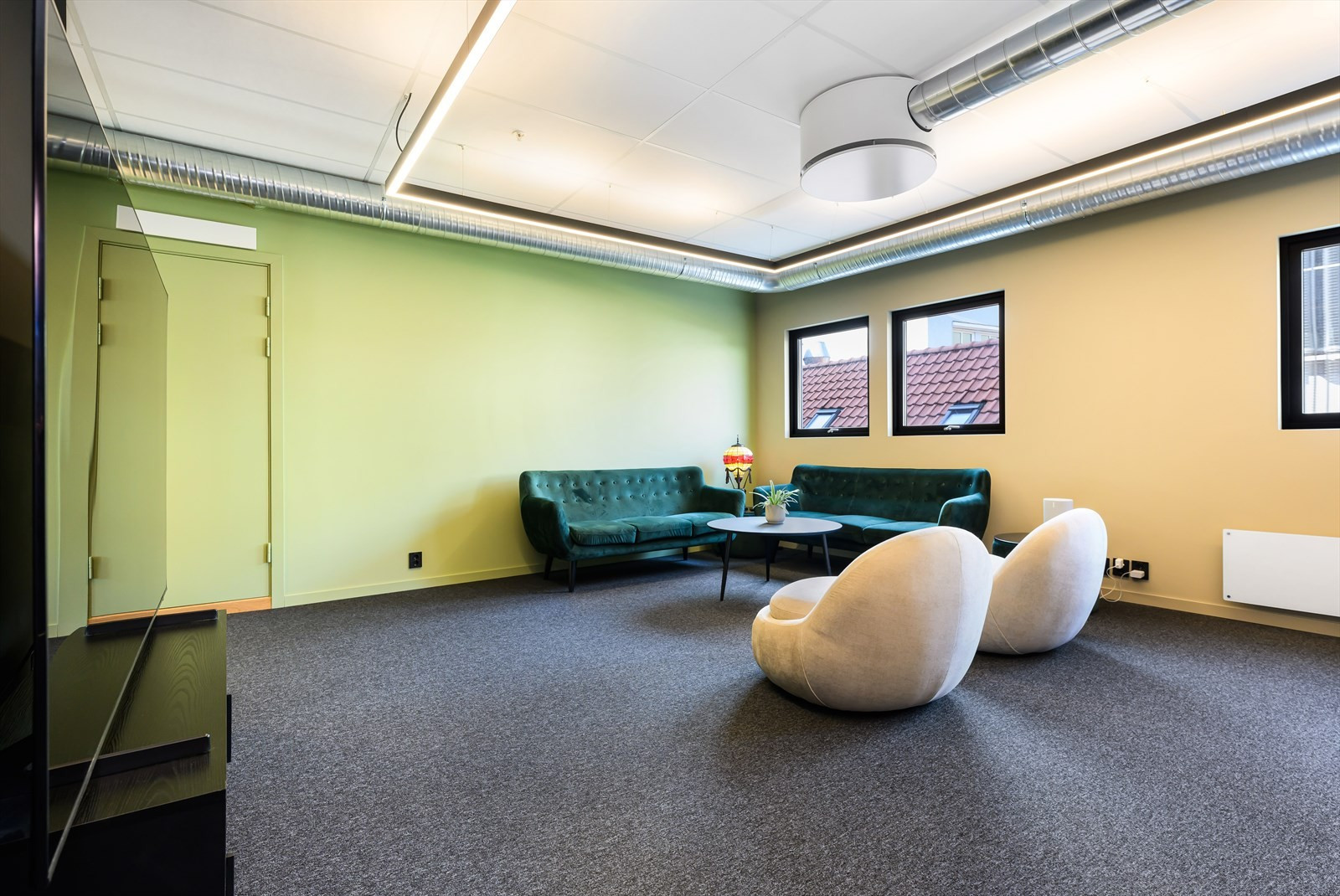 Sosialsone skjermet fra arbeidsstasjoner i 2. etg. BTA ca. 300 m².