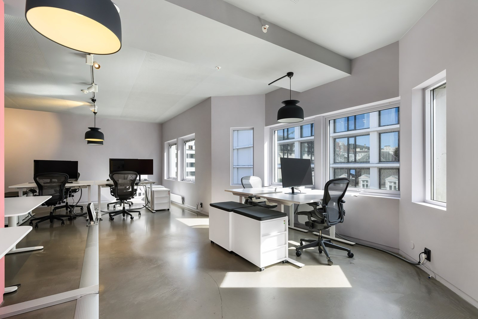 Lokalene i 4. etg. er innredet med landskap, møterom, sosial sone og kjøkken. BTA ca. 300 m².